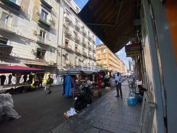 quadrivano in vendita a Napoli in zona San Lorenzo