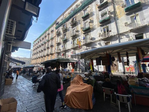 quadrivano in vendita a Napoli in zona San Lorenzo