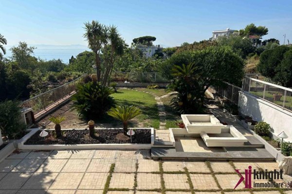 casa indipendente in vendita a Napoli in zona Posillipo