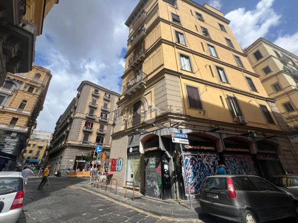 locale commerciale in vendita a Napoli in zona Pendino / San Giuseppe