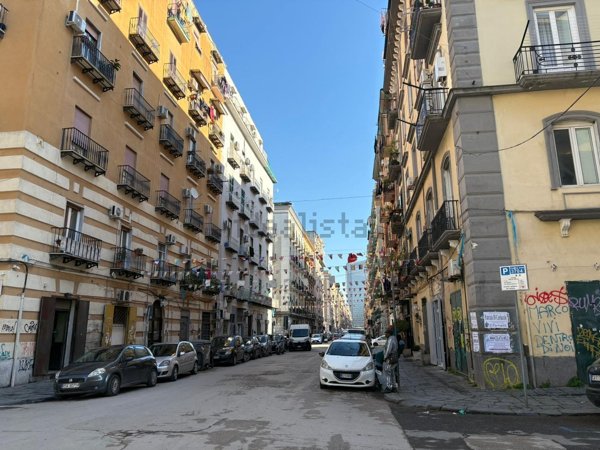 negozio in vendita a Napoli in zona San Lorenzo