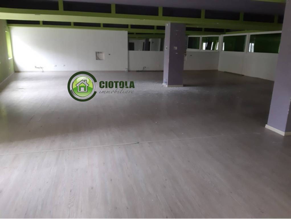 negozio in vendita a Napoli in zona Soccavo