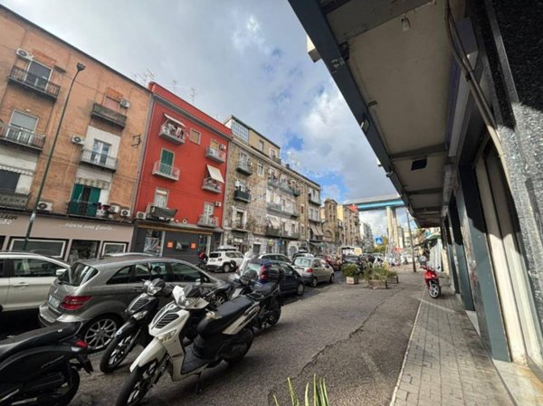 appartamento in vendita a Napoli in zona San Carlo all'Arena