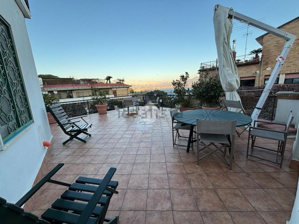 appartamento in vendita a Napoli in zona Posillipo
