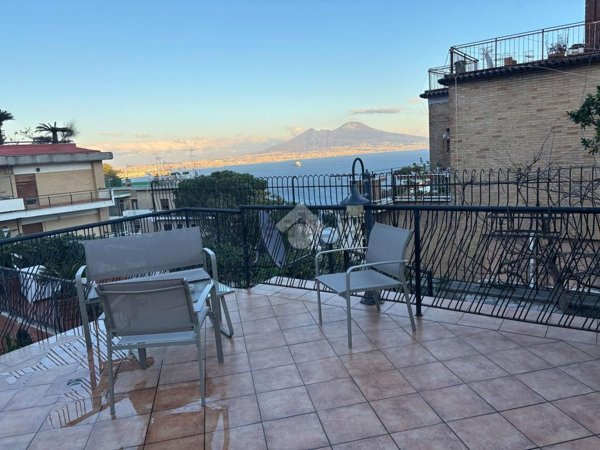 appartamento in vendita a Napoli in zona Posillipo