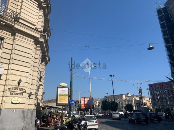 locale commerciale in vendita a Napoli in zona Pendino / San Giuseppe