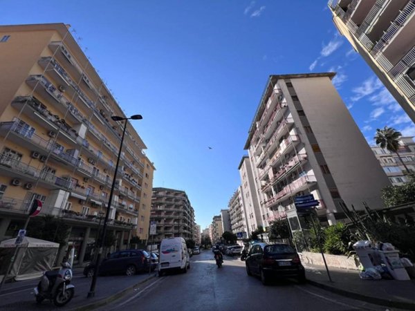 locale commerciale in vendita a Napoli in zona Vomero
