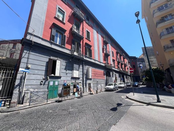 locale commerciale in vendita a Napoli in zona Vomero