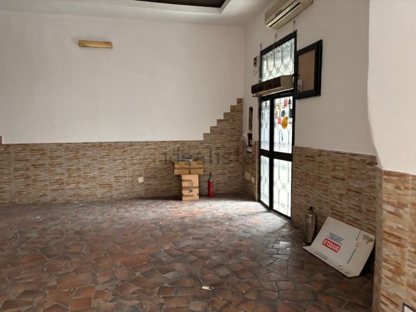 locale commerciale in vendita a Napoli in zona Bagnoli