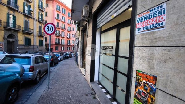 negozio in vendita a Napoli in zona Arenella