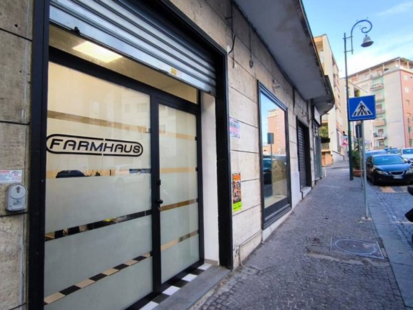 negozio in vendita a Napoli in zona Arenella