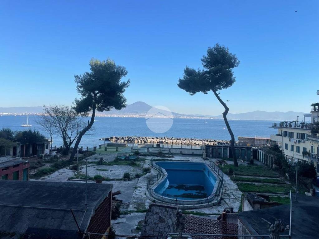 appartamento in vendita a Napoli in zona Posillipo