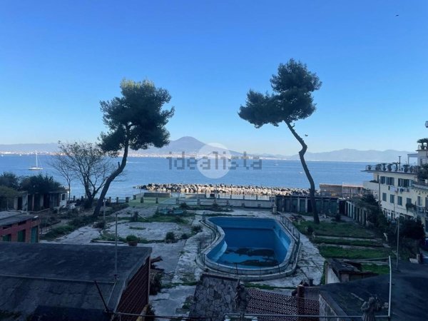 appartamento in vendita a Napoli in zona Posillipo