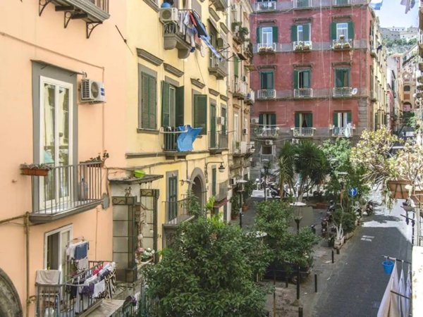 appartamento in vendita a Napoli in zona Chiaia