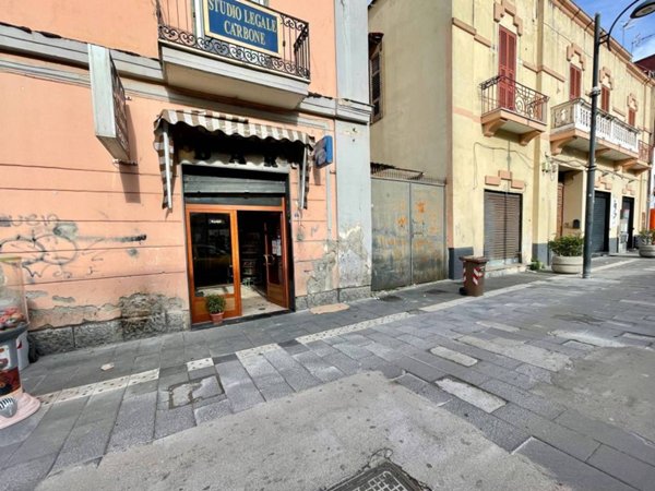negozio in vendita a Napoli in zona Barra
