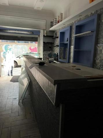 negozio in vendita a Napoli in zona Porto