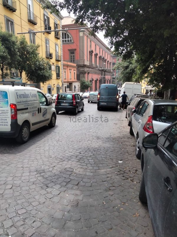 locale commerciale in vendita a Napoli in zona Stella