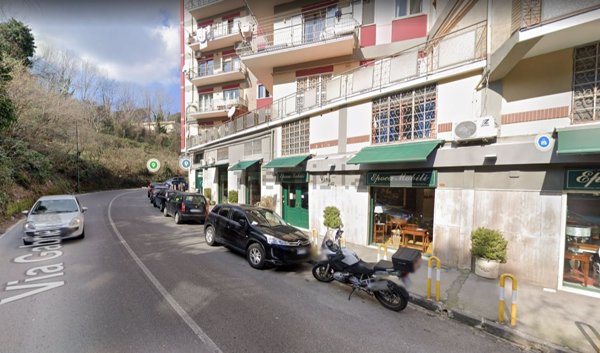locale commerciale in vendita a Napoli