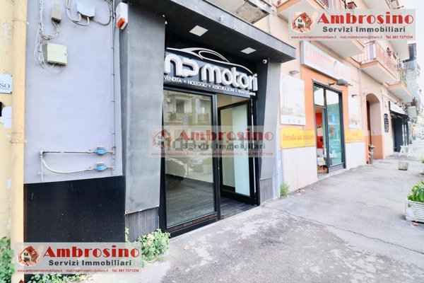 locale commerciale in vendita a Napoli in zona San Pietro a Patierno