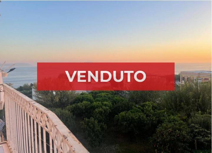 appartamento in vendita a Napoli in zona Posillipo