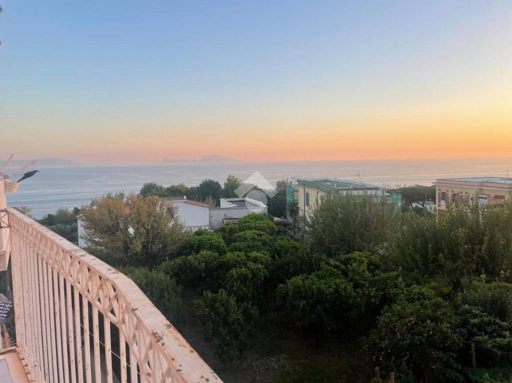 appartamento in vendita a Napoli in zona Posillipo