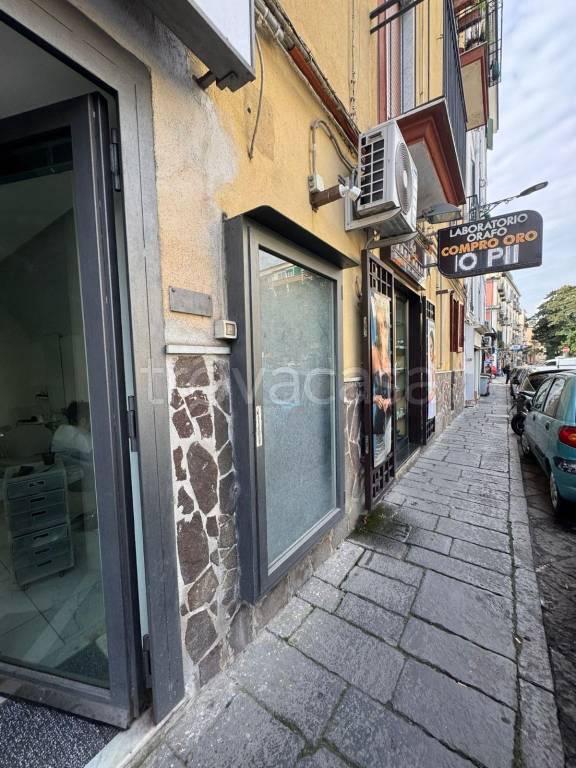 negozio in vendita a Napoli in zona Arenella