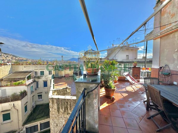 appartamento in vendita a Napoli in zona Chiaia