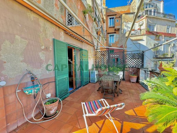 appartamento in vendita a Napoli in zona Chiaia
