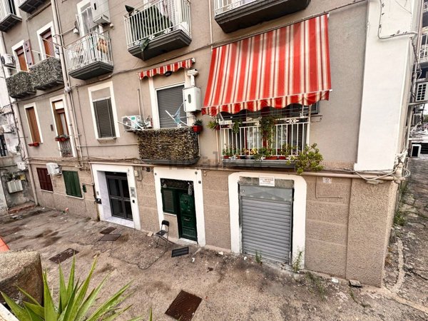 negozio in vendita a Napoli in zona Vicaria