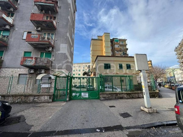 appartamento in vendita a Napoli in zona Fuorigrotta