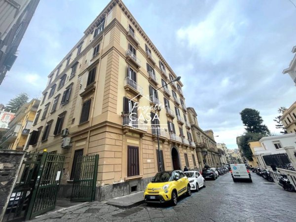 appartamento in vendita a Napoli in zona Chiaia