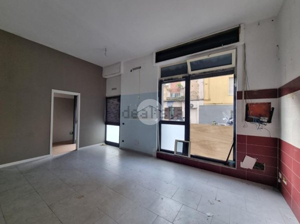 negozio in vendita a Napoli in zona Arenella