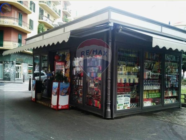 negozio in vendita a Napoli in zona Arenella