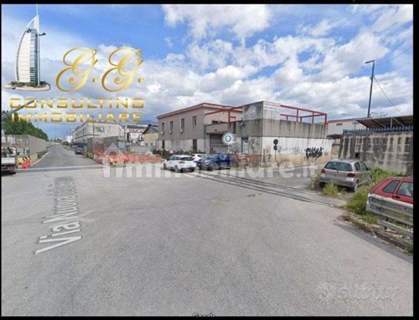 capannone in vendita a Napoli