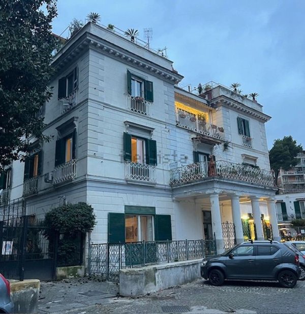 appartamento in vendita a Napoli in zona Posillipo
