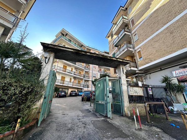 appartamento in vendita a Napoli in zona San Carlo all'Arena