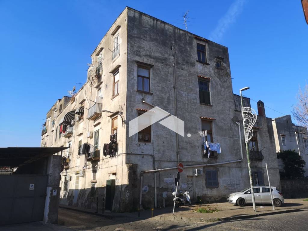 appartamento in vendita a Napoli in zona Barra