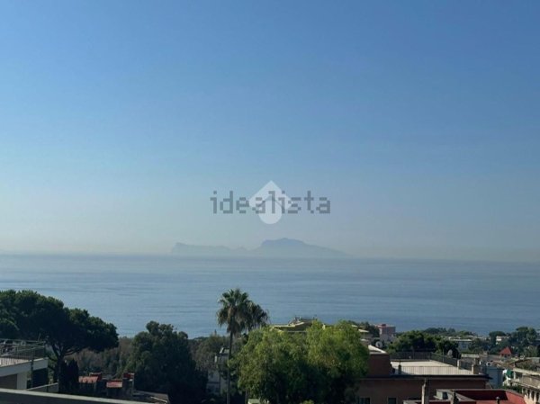 appartamento in vendita a Napoli in zona Posillipo