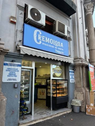 negozio in vendita a Napoli in zona Chiaia