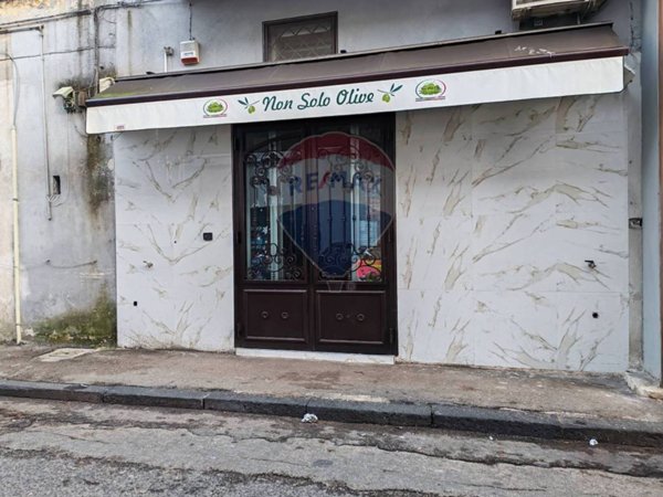 negozio in vendita a Napoli in zona Secondigliano