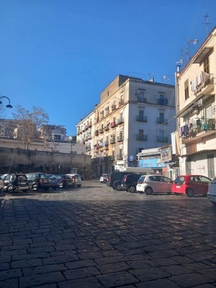 appartamento in vendita a Napoli in zona Stella