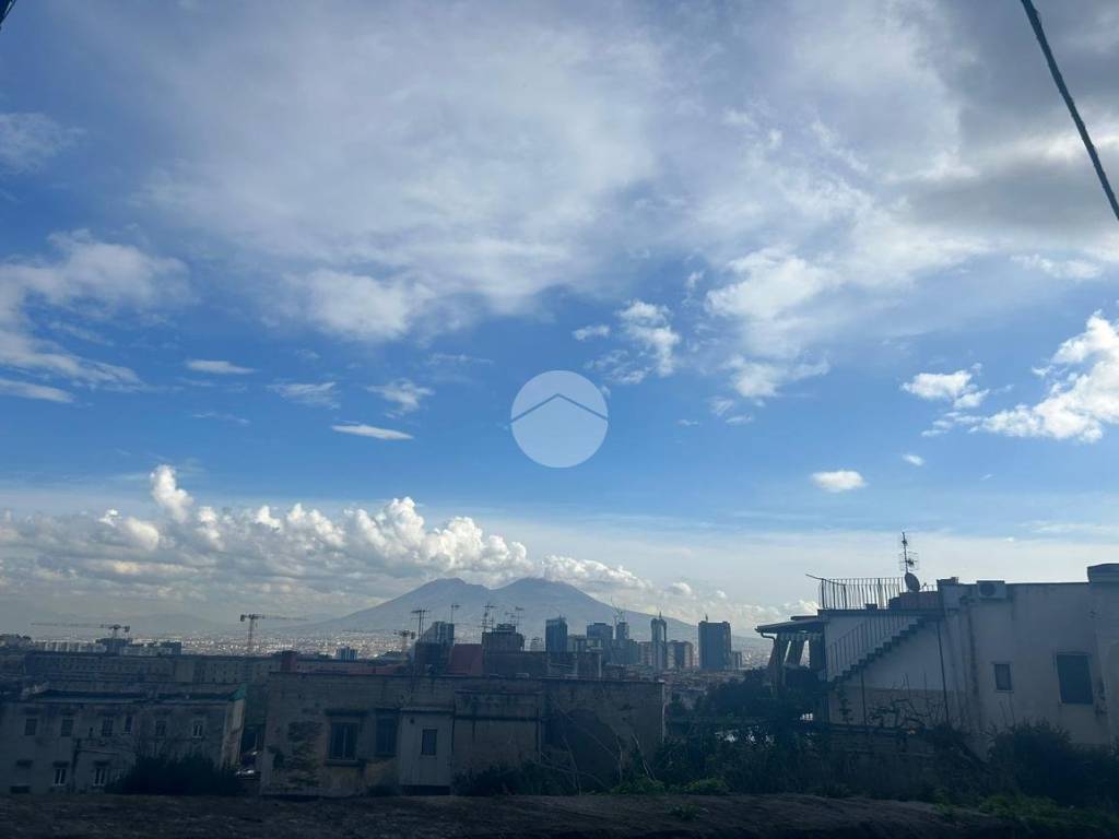 appartamento in vendita a Napoli in zona San Carlo all'Arena