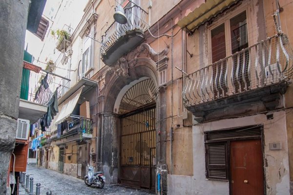 appartamento in vendita a Napoli in zona San Lorenzo