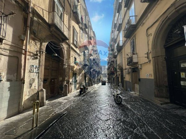 appartamento in vendita a Napoli in zona San Carlo all'Arena