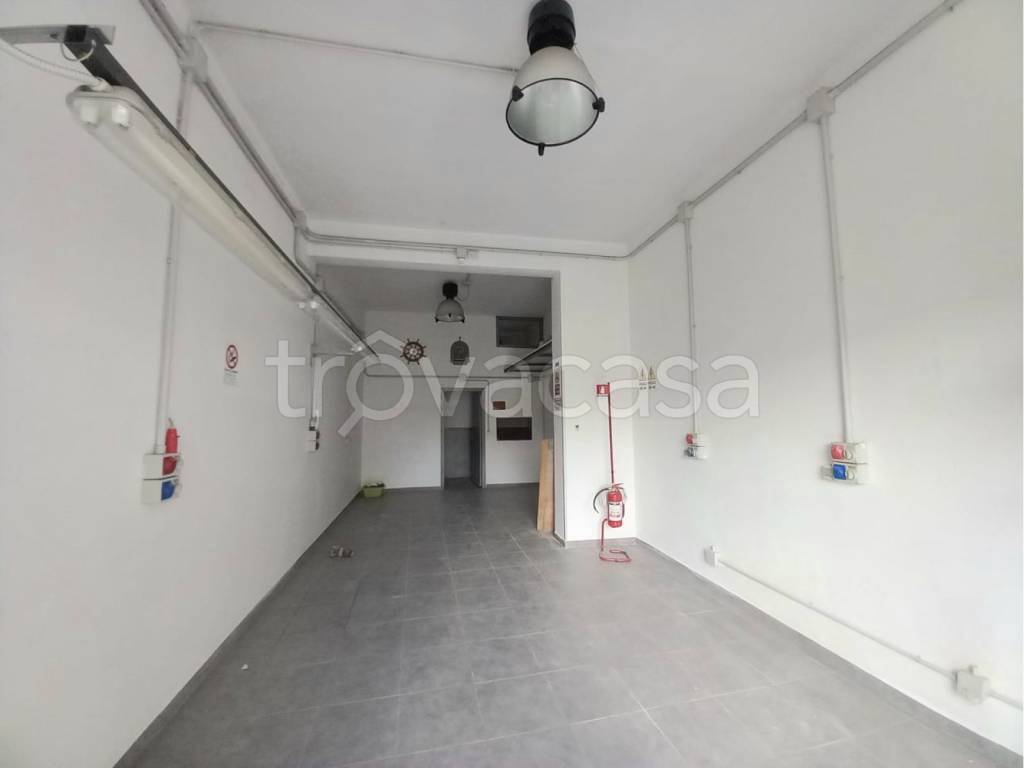 negozio in vendita a Napoli in zona Capodimonte / Colli Aminei