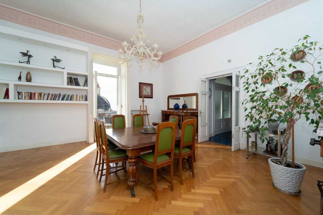 appartamento in vendita a Napoli in zona Chiaia