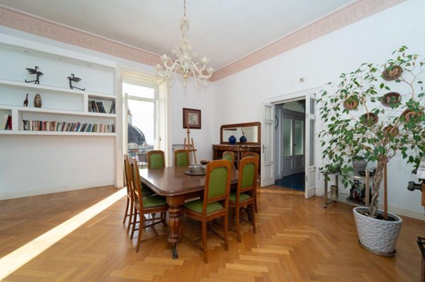 casa indipendente in vendita a Napoli in zona Chiaia