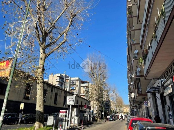appartamento in vendita a Napoli in zona San Carlo all'Arena