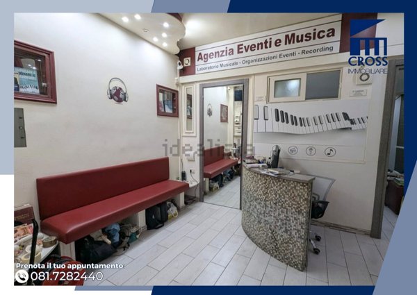locale commerciale in vendita a Napoli in zona Soccavo