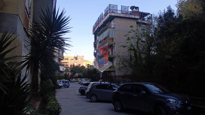 appartamento in vendita a Napoli in zona San Carlo all'Arena
